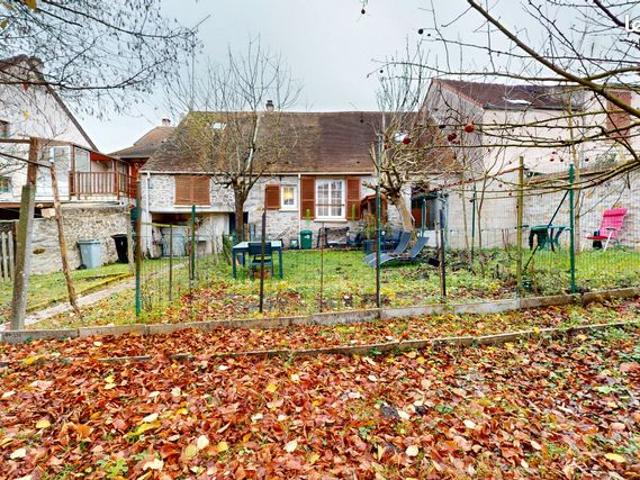 Studio 205 m² BREUX JOUY