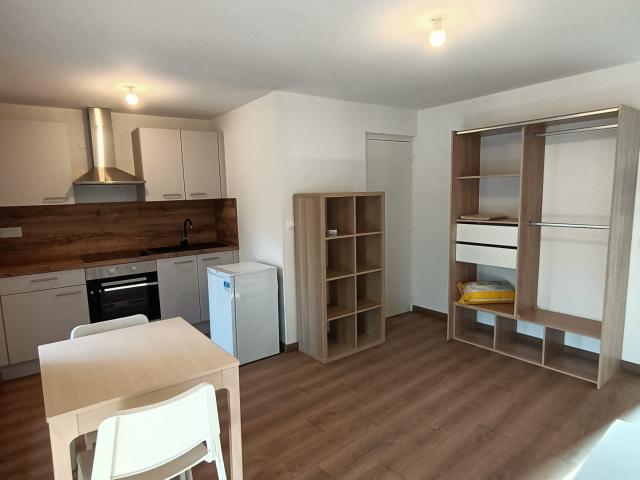 STUDIO 20.08 m2 3 eme étage CENTRE VILLE 81100 CASTRES