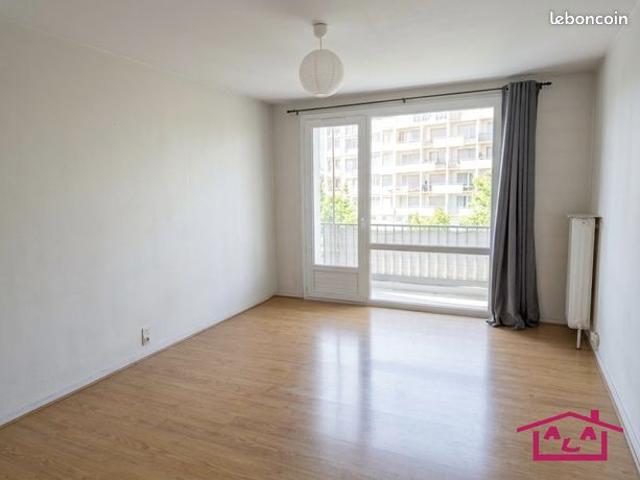 Studio 20 pièces 30 m²