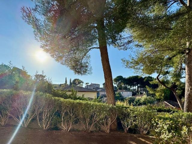 Studio 20m2 avec terrasse place de parking et cave à vendre Sana