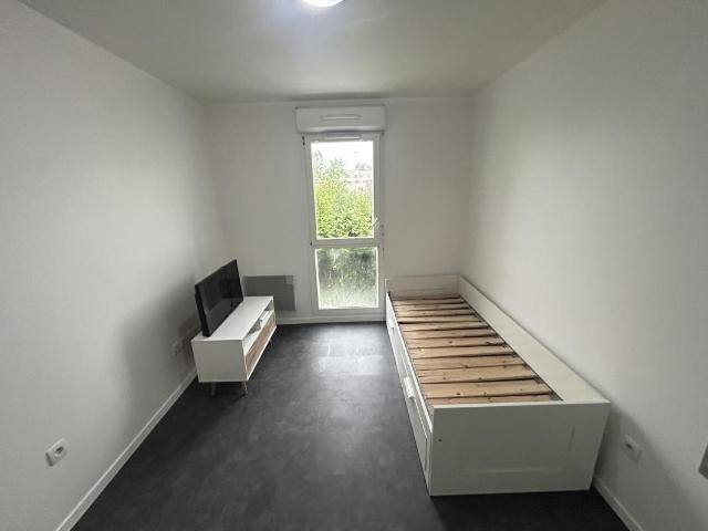 Studio / 21m² / Saint Denis Université Ligne 13