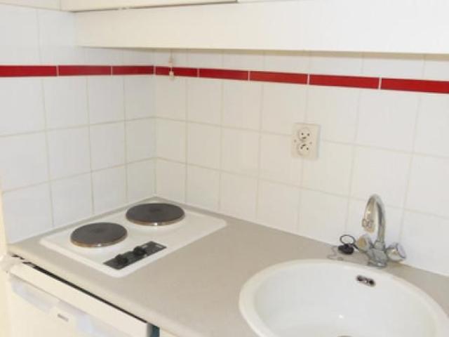 Studio 22 m², kitchenette équipée, balcon sécurisé