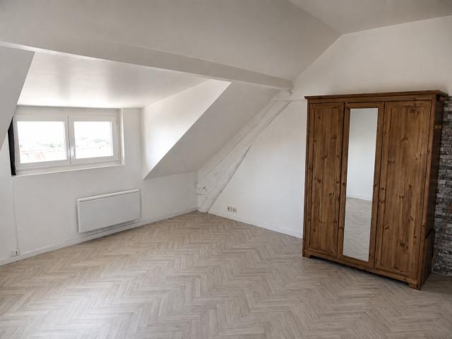 STUDIO 22M2 CENTRE VILLE NEAUPHLE LE CHATEAU