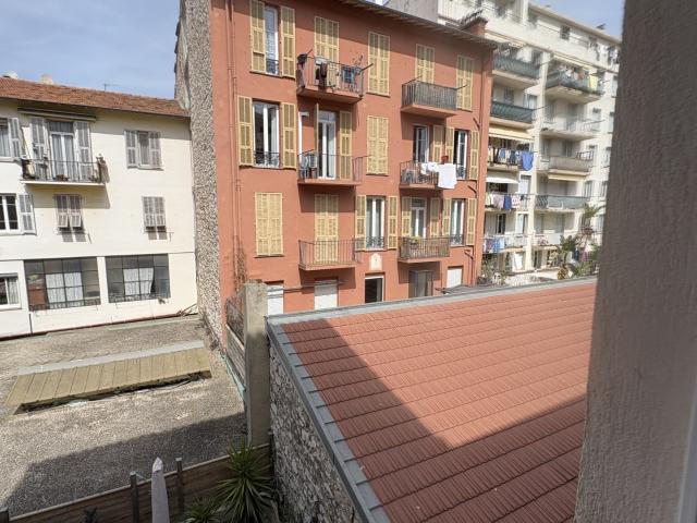 Studio 23,60 m2 entièrement refait à neuf Nice Port / Riquier
