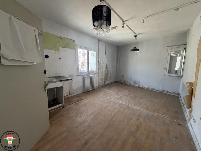 Studio 23,77 m2 à rénover — 1er étage