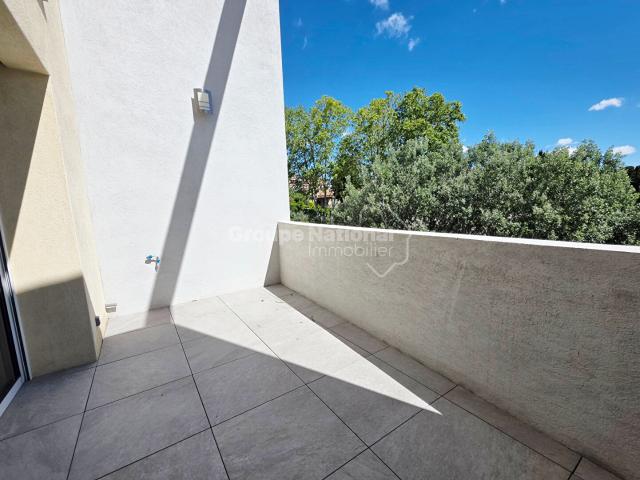 Studio 23 m2 Centre ville d'Istres Terrasse sans vis à vis + parking sécurisé