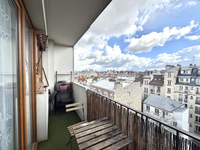 Studio 24 m2 8e étage avec ascenseur + Balcon