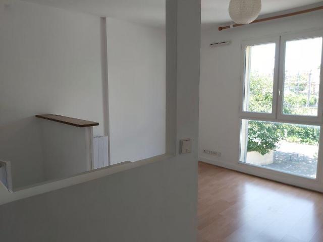 Studio 24 m2 proche RER