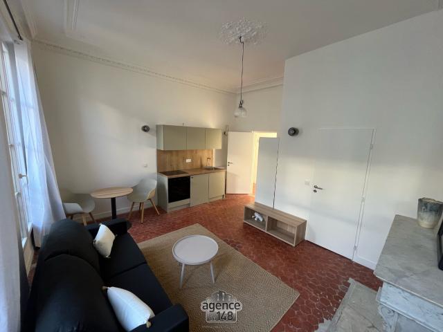 Studio 24 m² 1 pièce Marseille 13001