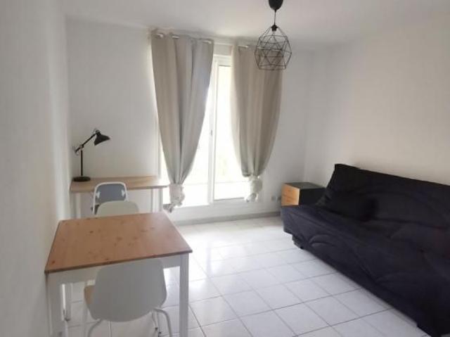 Studio 24 m², kitchenette équipée
