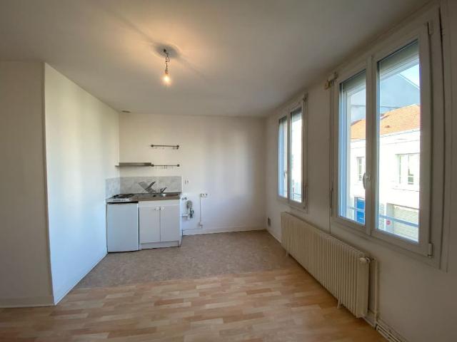 STUDIO 24 M² REIMS PLACE LUTON
