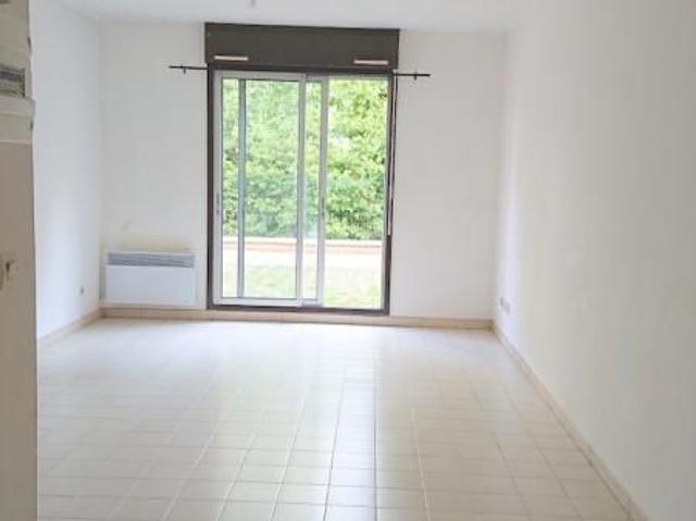 Studio 25.2 m², kitchenette équipée