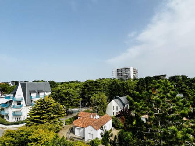 STUDIO 25,49 m2 DERNIER ETAGE ASCENSEUR BALCON PARKING CAVE