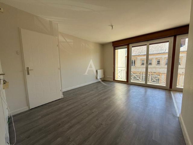 Studio 25.85 m2 avec balcon et cave Centre Ville EVREUX