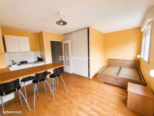 Studio 25 m² – Part Dieu à pied – Libre – Cave – Ascenseur