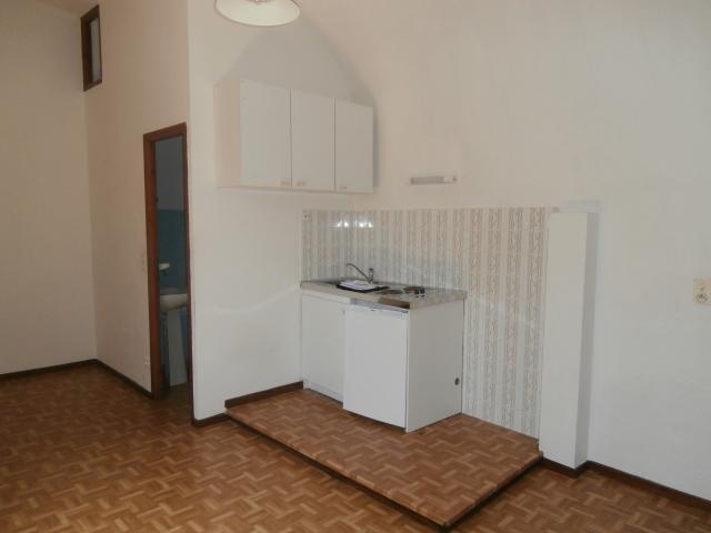 Studio 25m2 1er étage, centre ville de Mende
