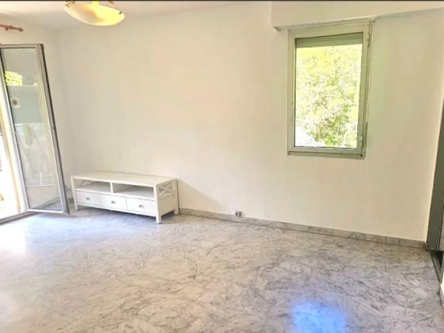 NICE FABRON STUDIO 25M²+ 2CAVES 159000€ RARE À SAISIR en sup Garage