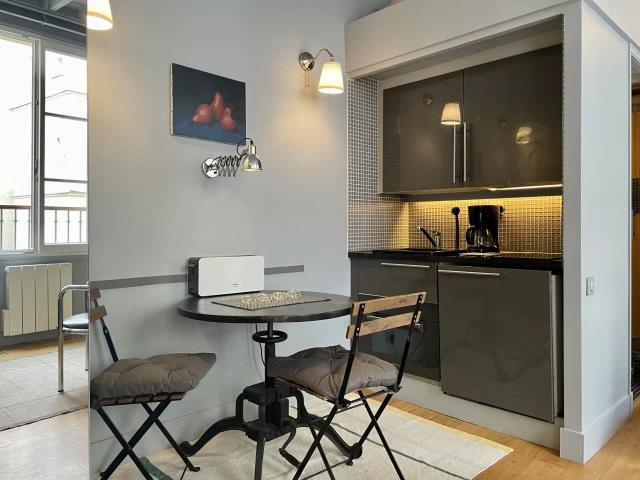 Studio 26m² Arts et Metiers Beaubourg, Paris Amsterdam Apartments for Rent