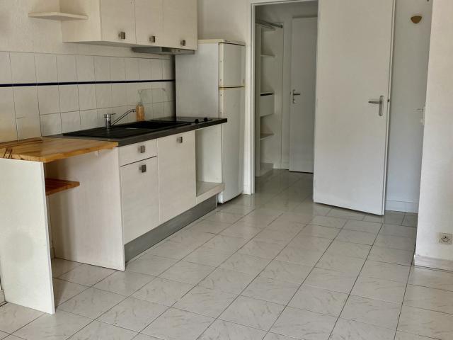 Studio 27 m2 3ème étage St Michel 33800 Bordeaux