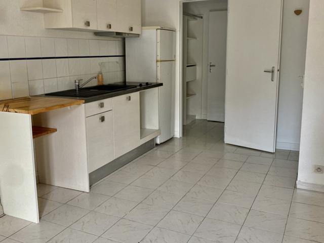 Studio 27 m2 3ème étage St Michel 33800 Bordeaux