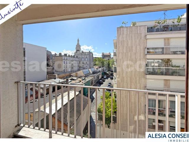STUDIO 27 m2 avec BALCON donnant sur une impasse au coeur d'ALES