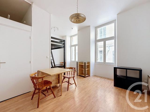 Studio 27 m²