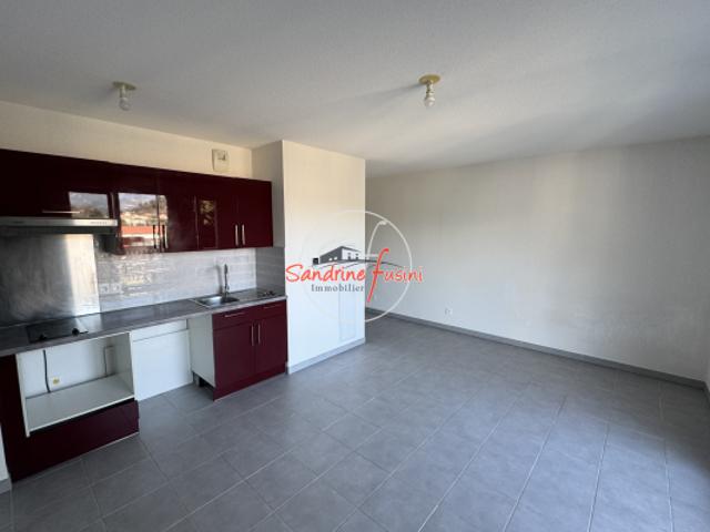 STUDIO 27m2 avec PARKING EN SOUS SOL