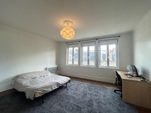 STUDIO 27m² HYPER CENTRE HOTEL DE VILLE
