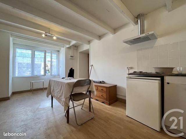 Studio 2 pièces 145 m²