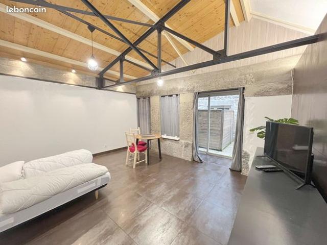 Studio 2 pièces 70 m²