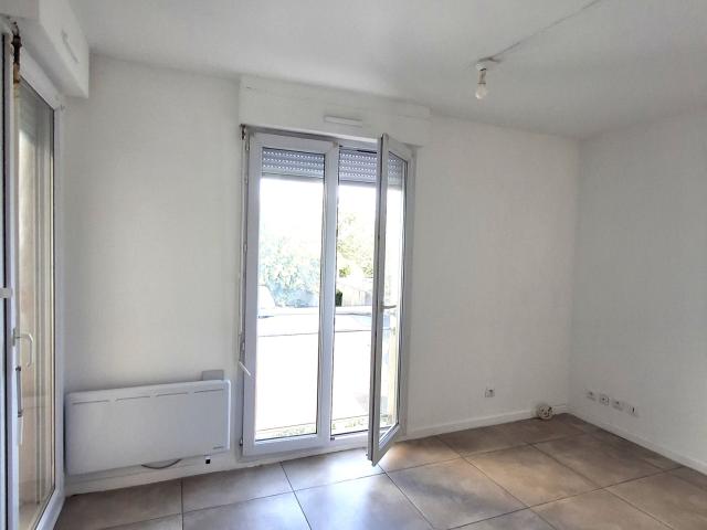 STUDIO 30 M2 CENTRE VAUJOURS