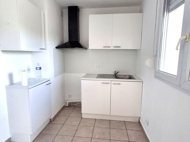 STUDIO 30 M² CENTRE VAUJOURS