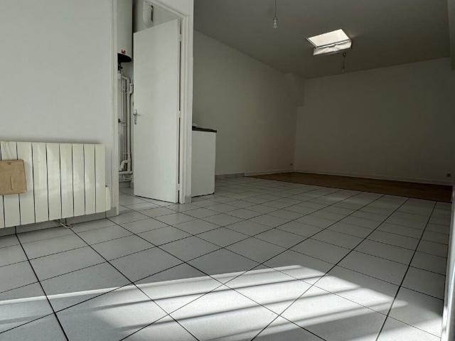 Studio 30m² de plain pied entièrement repeint