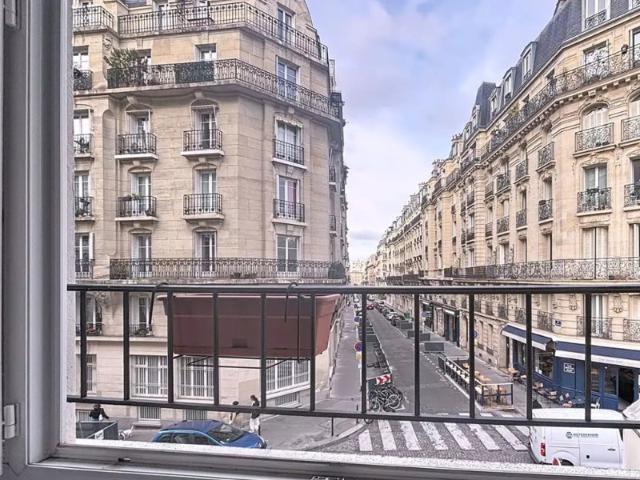 Studio / 30m² / Jules Joffrin Ligne 12