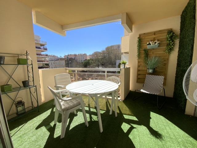 Studio 31m2 avec parking + terrasse + cave • Secteur Bas Petit Juas • Proche Gare de Cannes
