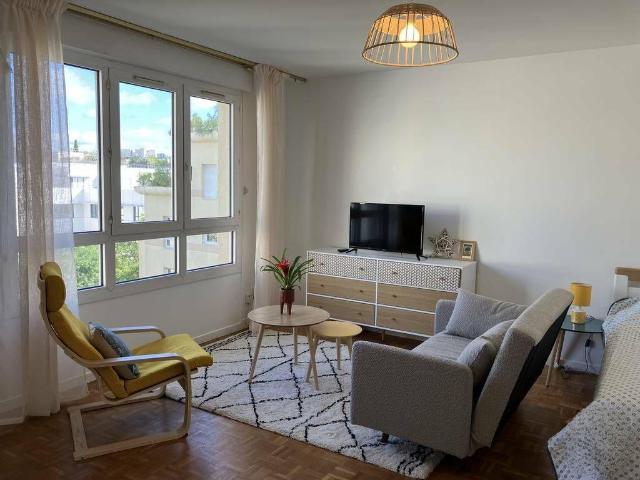 Studio 35 m² lumineux bien desservi