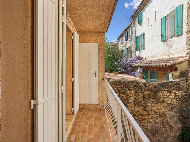 Studio 35m2 Balcon plein coeur du Village de la Fare Les Oliviers
