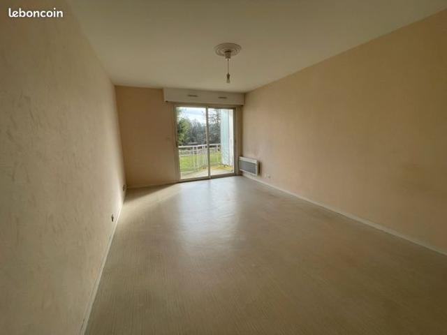 Studio 38m² avec balcon Résidence services seniors L'Ermitage