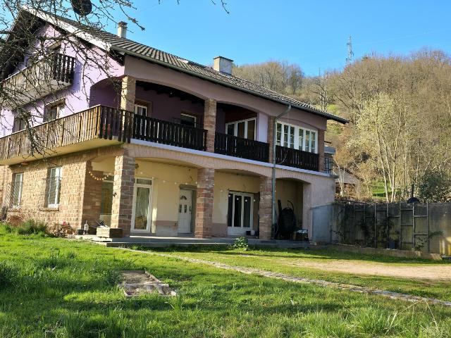 Studio 39m2 neuf + terrasse et stationnement