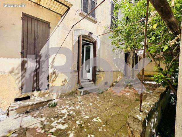 Studio 7 pièces 129 m²
