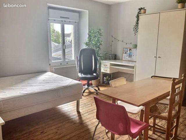Studio 7 pièces 120 m²