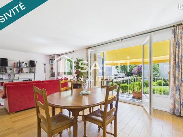 Studio 7 pièces 151 m²