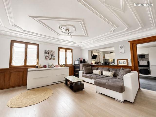 Studio 7 pièces 169 m²
