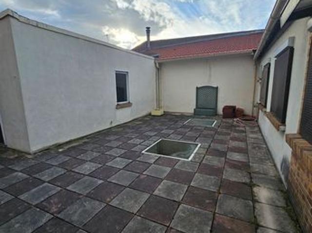 Studio 7 pièces 245 m²