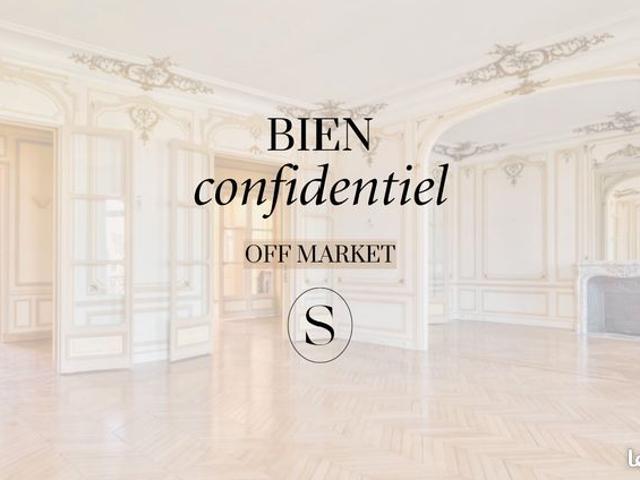 Studio 7 pièces 250 m²