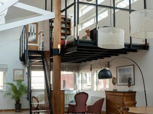 Studio 7 pièces 309 m²