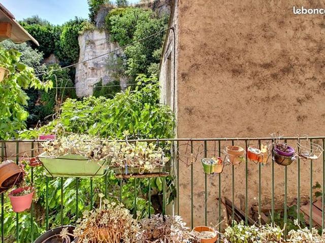 Studio 7 pièces 94 m²