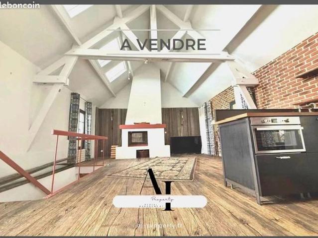 Studio 7 pièces 96 m²