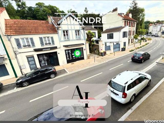 Studio 7 pièces 96 m²