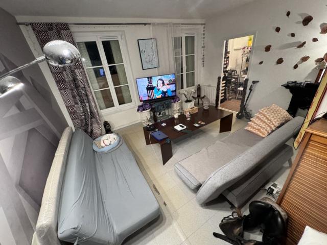 studio 40m2 a partager avec 2 lits